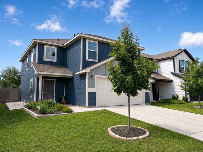 Building Photo - Beautiful 3 Bedroom Home in Winding Brook with Community Pool & Playground!  Conveniently located...