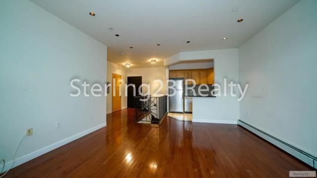 Foto del edificio - 2 bedroom in Astoria NY 11106