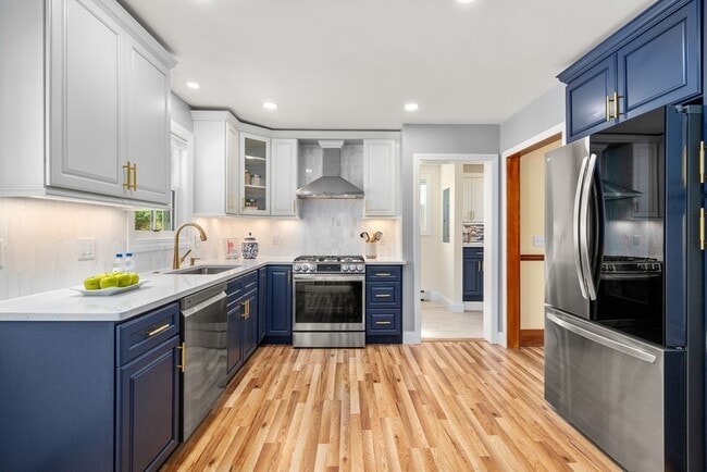 Building Photo - 16 Devens St