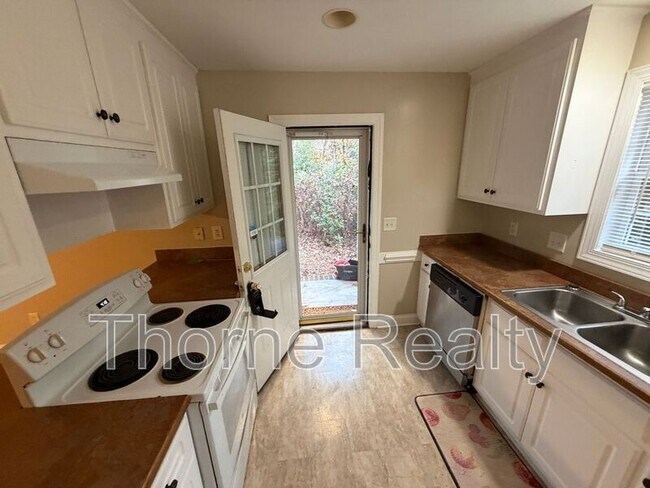 Building Photo - 113 Charlotte Ave