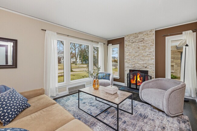 Foto del edificio - 908 E Hampton Rd