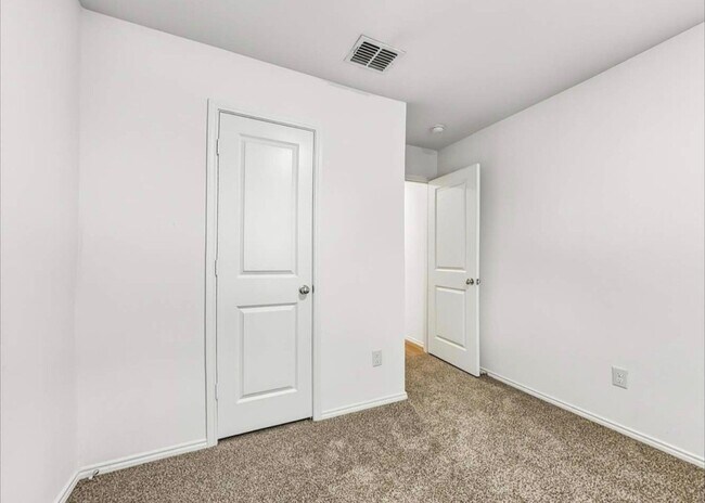 Foto del edificio - 10543 Sewell Cir