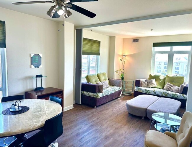 Building Photo - Turn Key Furnished 1 BR, 1 BA with Secure ...
