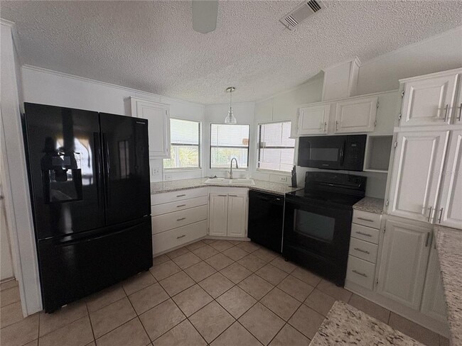 Building Photo - 2132 Sabal Palm Dr