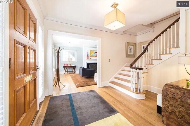 Foto del edificio - Stunning West Hills 5 bedroom Home with st...