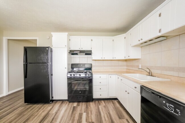 Building Photo - 1096 Ridgetop Dr