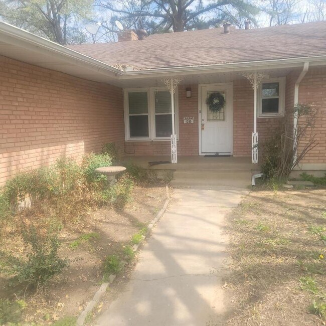 Foto del edificio - 1205 College Oaks Dr