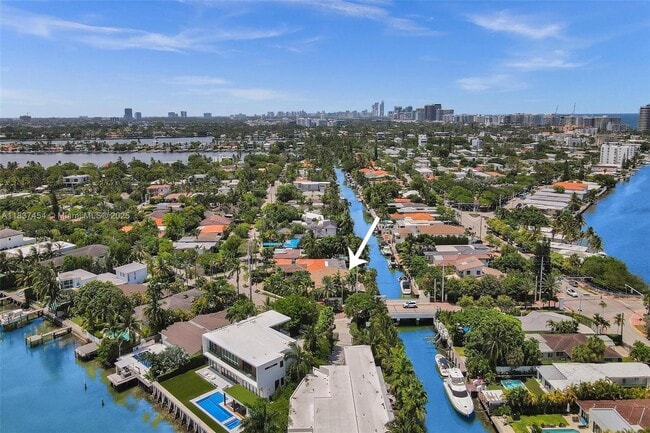 Foto del edificio - 1155 S Biscayne Point Rd