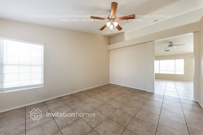 Foto del edificio - 6615 N 77th Dr