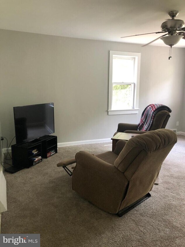 Foto principal - 246 Oak Rd