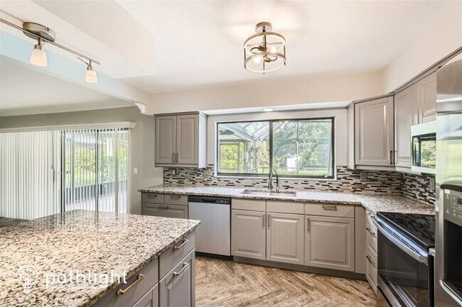 Foto del edificio - 4408 Larkfield Lane, Tampa, FL, 33624