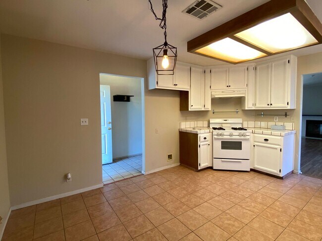 Building Photo - Three Bed, Two Bath Home with a Two Car Ga...