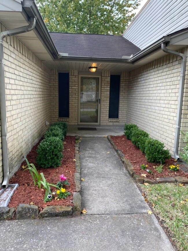 Building Photo - 18927 Droitwich Dr