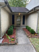 Building Photo - 18927 Droitwich Dr