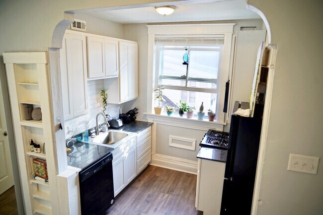 Building Photo - McCausland Ave 4-Plex