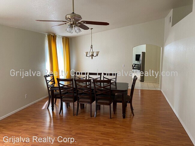 Foto del edificio - 4 br, 2 bath House - 3529 W. Camino de Talia