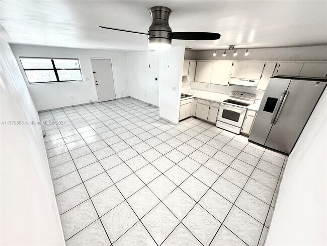 Building Photo - 6490 SW 130th Ave