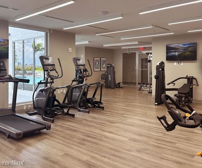 Building Photo - 2 br, 1 bath Condo - 275 SW 37th Ave NEW A...