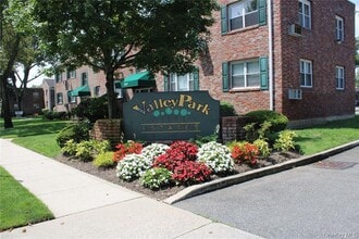 Building Photo - 1065 Fenwood Dr