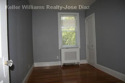 Foto del edificio - 112 1/2 Norwood Ave