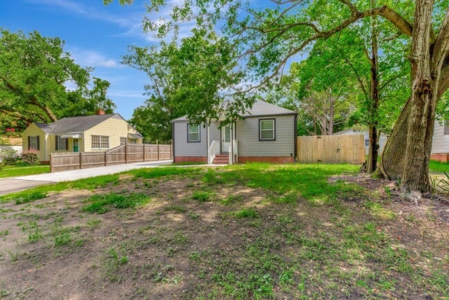 Building Photo - Completely Renovated Gem in Park Circle