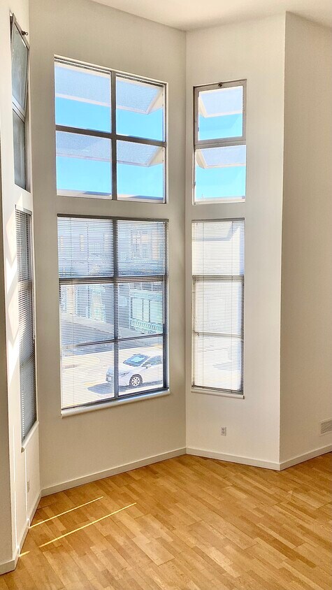 Primary Photo - 1328 Mission St
