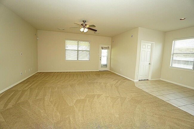 Foto del edificio - 4022 Regal Stone Ln