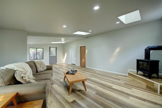 Building Photo - 15726 E Brown Ave