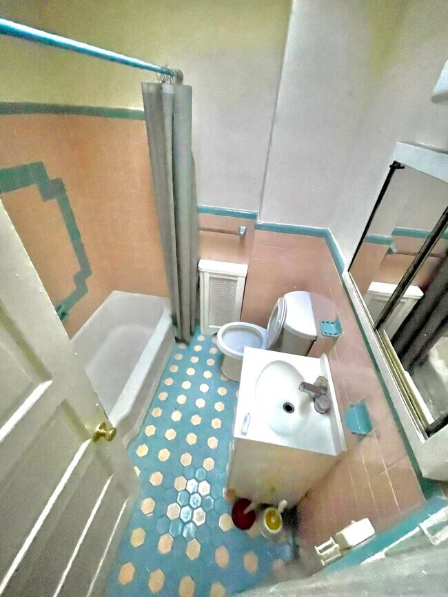 Photo - 732 W Erie Ave Apartments