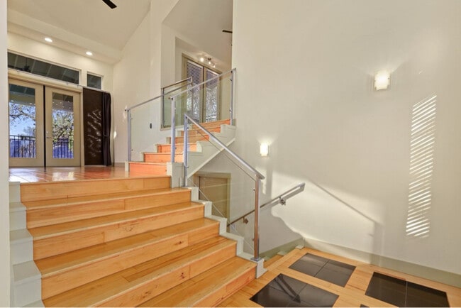 Building Photo - 8551 Heather Cross Way