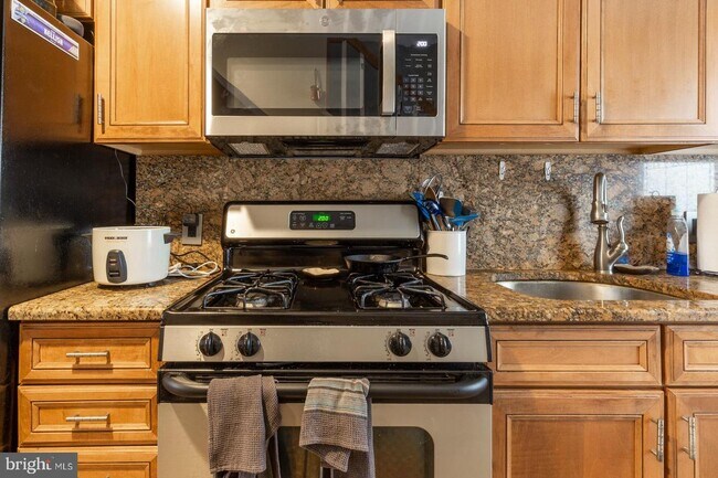 Building Photo - 820 S Percy St