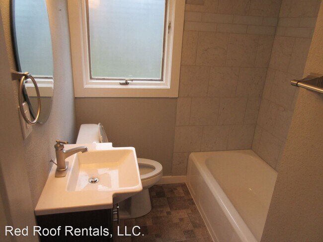 Building Photo - 3 br, 1 bath House - 3611 N 12th St