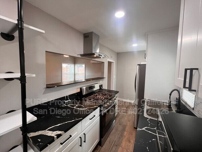 Building Photo - 593 Casselman St