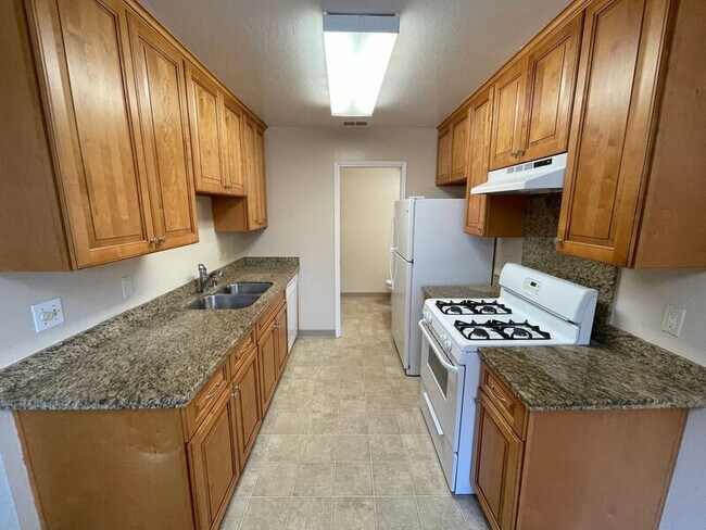 Building Photo - 3186 Cropley Ave