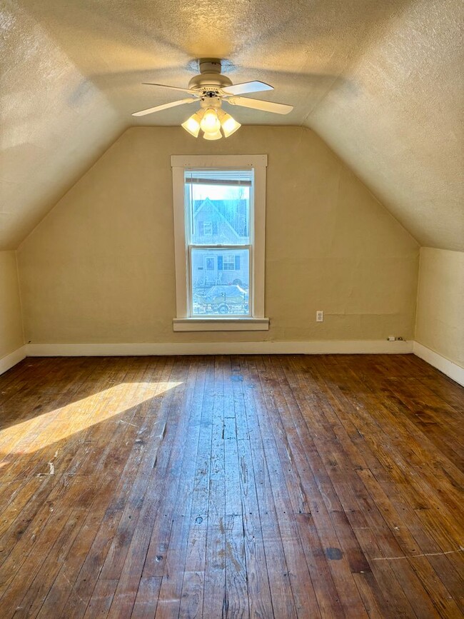 Building Photo - Upstairs 1-Bed/1-Bath Apartment in Bluffton!