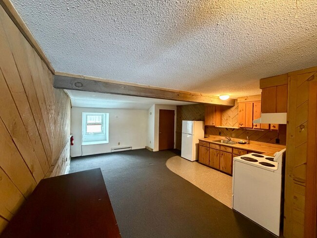Building Photo - 748 Calef Hwy