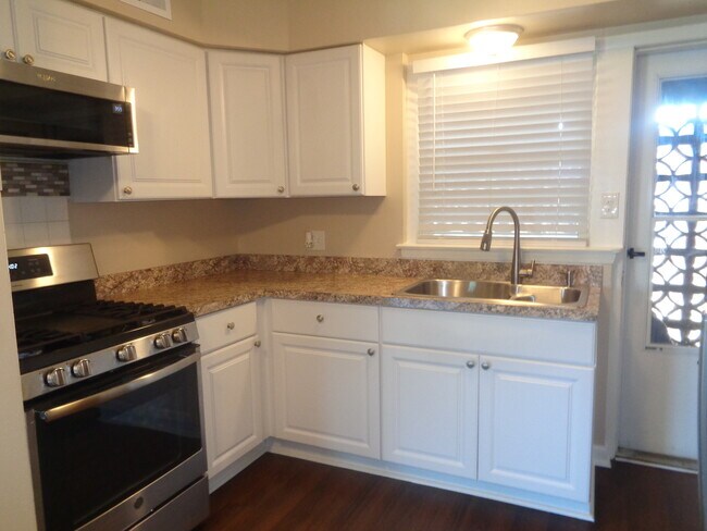 Building Photo - 3182 W Meadow Ln Dr