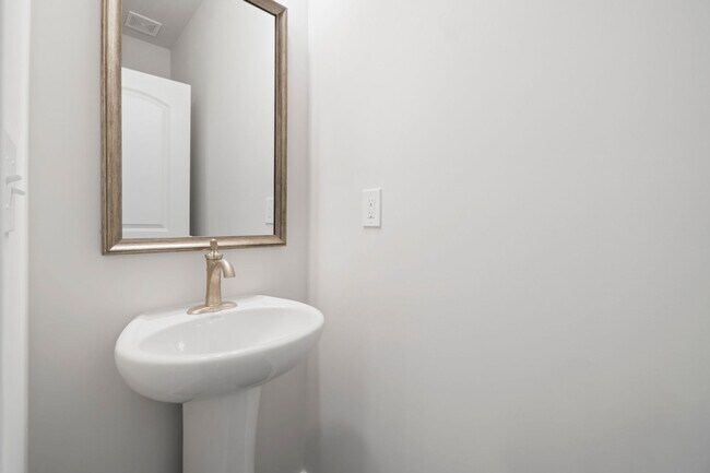 Foto del edificio - Like Brand New Luxury Townhome in Matthews!