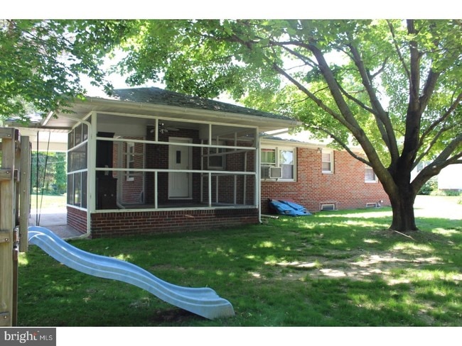Building Photo - 67 University Ave