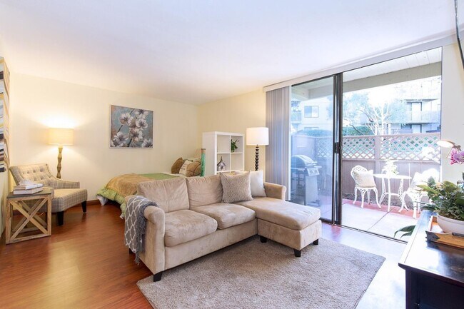Foto del edificio - 2157 Shelter Creek Ln