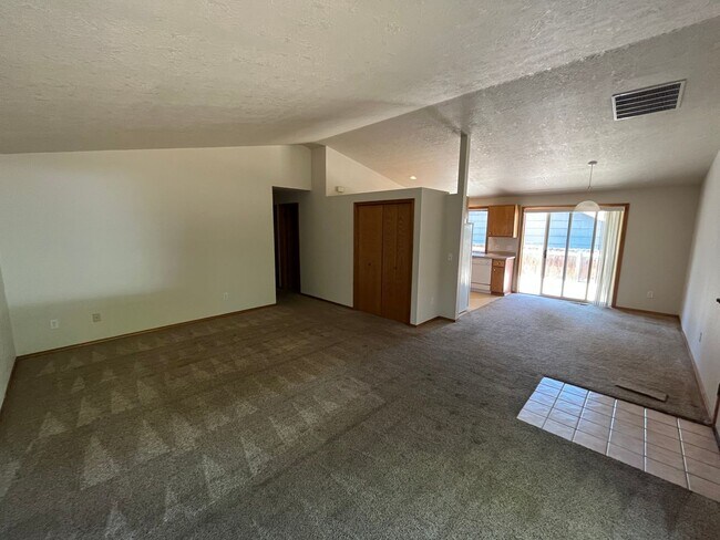 Building Photo - Midtown 3 Bed/2 Bath Single Family Home - Norton Ave