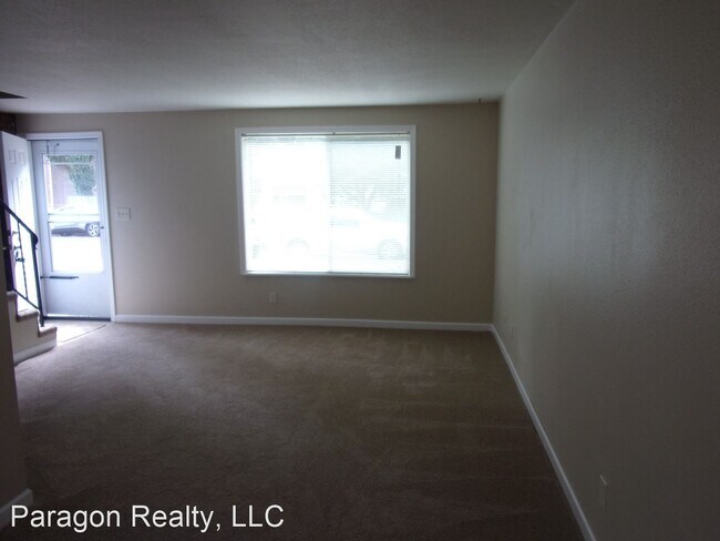 Foto del edificio - 1585-1595 NW Tyler Ave