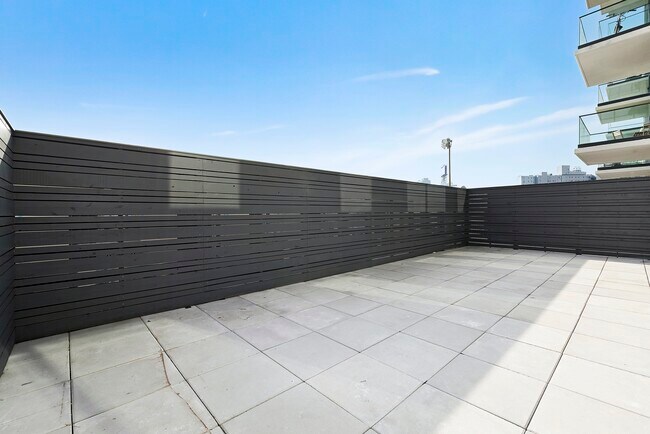 Foto del edificio - PRIVATE TERRACE & PARKING SPOT