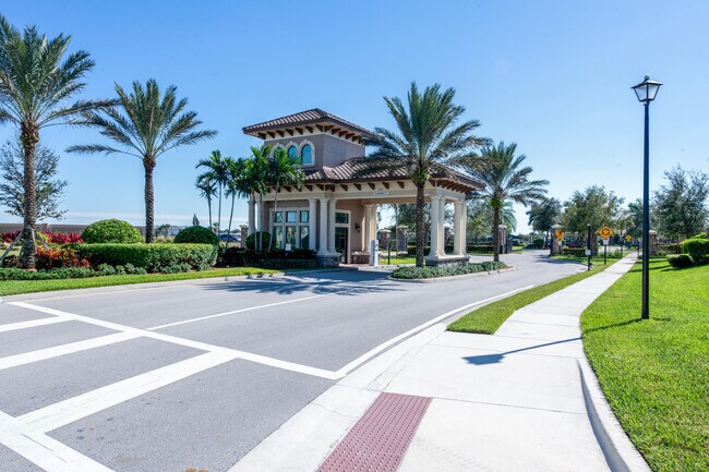 Building Photo - 739 SE Villandry Way