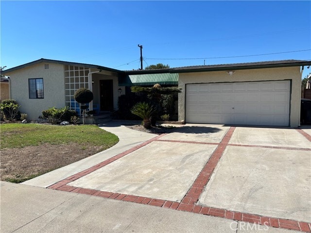 Building Photo - 831 Carob St