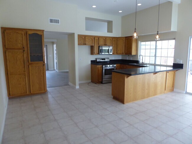 Foto del edificio - 3 Bedroom Pool Home in Saugus!