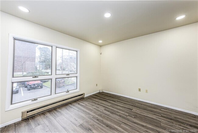 Foto del edificio - 175 W Spring St