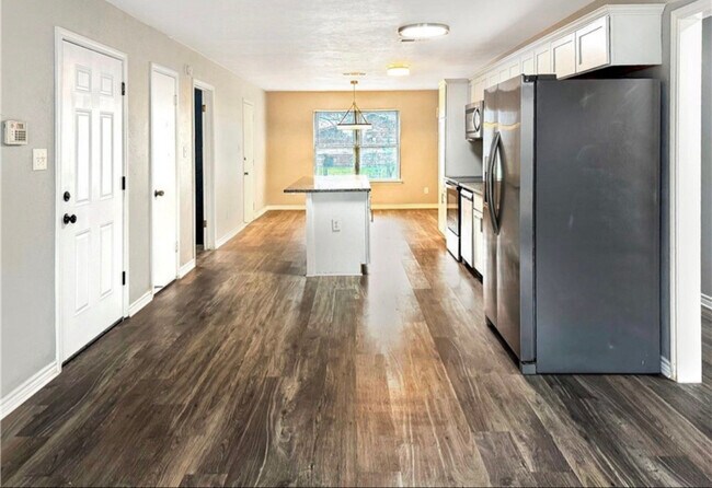 Foto del edificio - 1810 Clarawood Dr