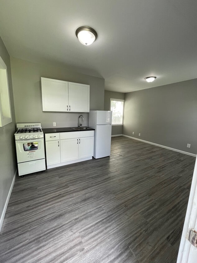 Primary Photo - 242 46th St