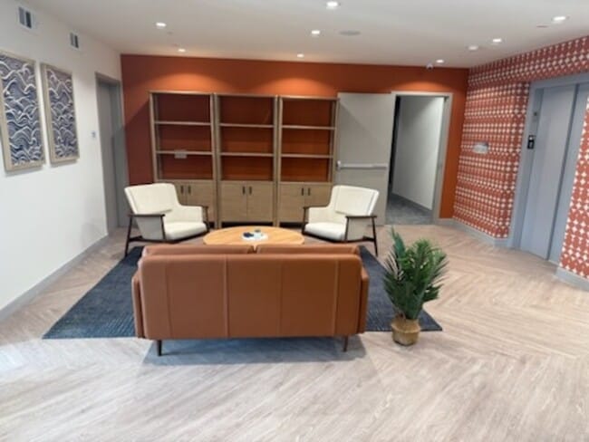 Foto del edificio - Beacon Landing - Brand New! 2bd, 2ba, private extra large screened porch and elevator!